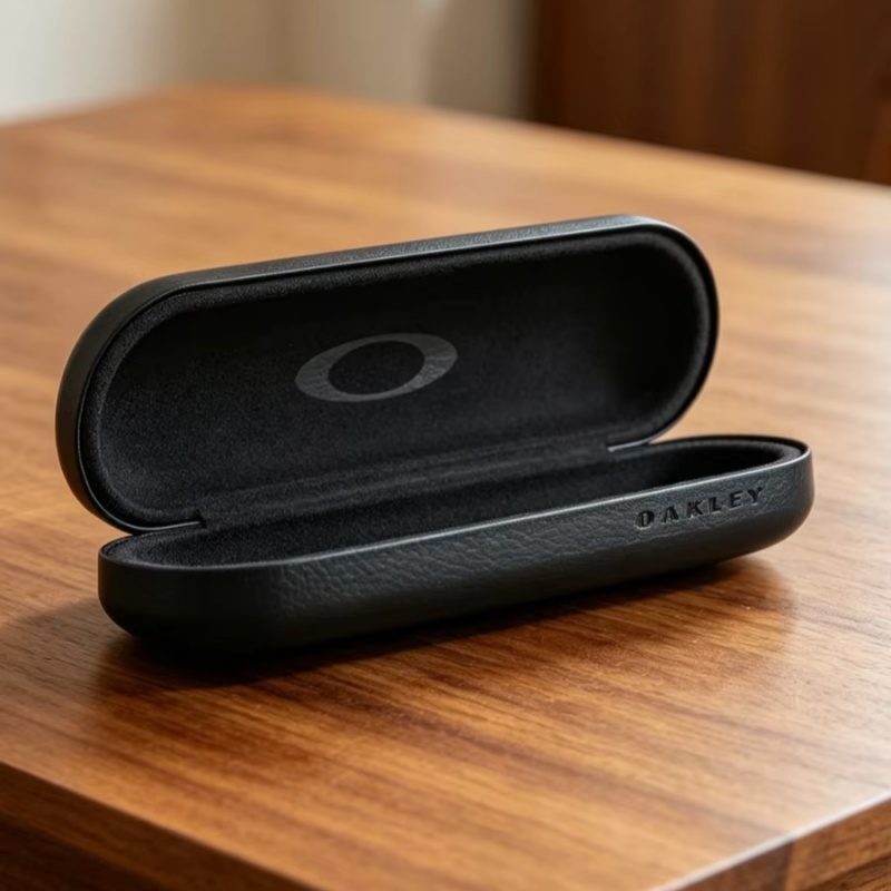 Tech Accessories Bag - Custodia rigida in pelle Oakley per